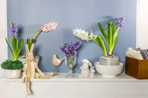 White Hyacinth Large Porcelain Bowl Figurines Hares Bird Fireplace Dark — Stock Photo, Image