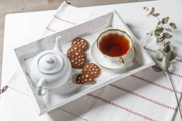 Konforu Üst Manzara Bir Fincan Çay Bitkisel Çaydanlık Masadaki Tahta — Stok fotoğraf