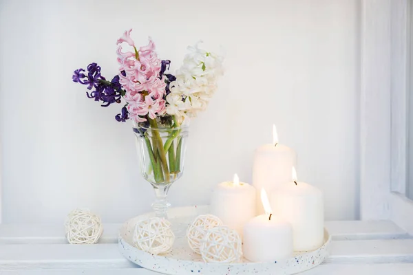 Bouquet White Pink Blue Cut Hyacinth Small White Corrugated Vase — Stock Photo, Image