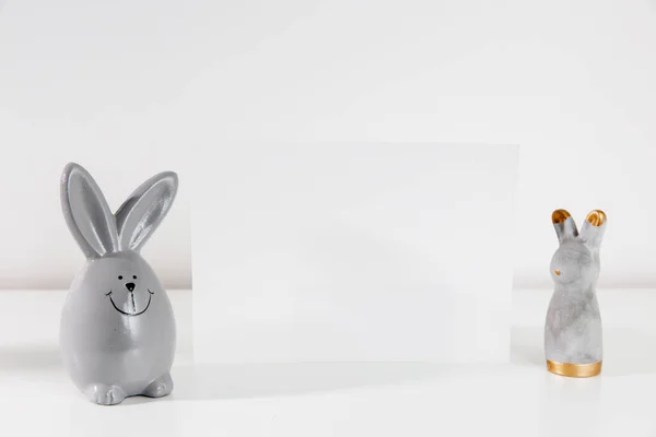 Simular Marco Blanco Con Decoración Moderna Conejito Pascua Cerámica Estante —  Fotos de Stock
