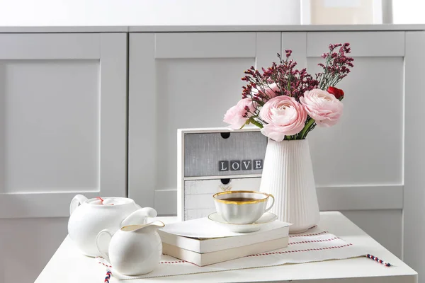 Bouquet Pink Persian Buttercups White Table Front Chest Drawers Scandinavian — Stock Photo, Image