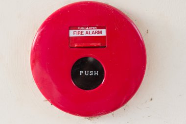 Duvardaki kirli yangın alarm 