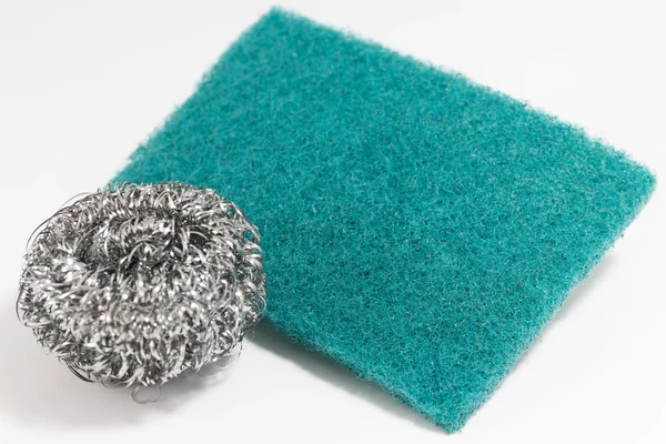 Τρίψτε το σφουγγάρι και ασήμι potsponge για τον καθαρισμό — Φωτογραφία Αρχείου