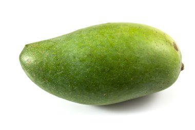 Yeşil mango izole 
