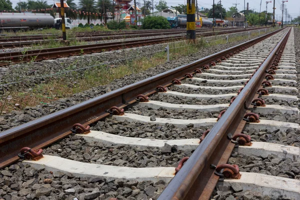 Tren yolu ile yakın çekim — Stok fotoğraf