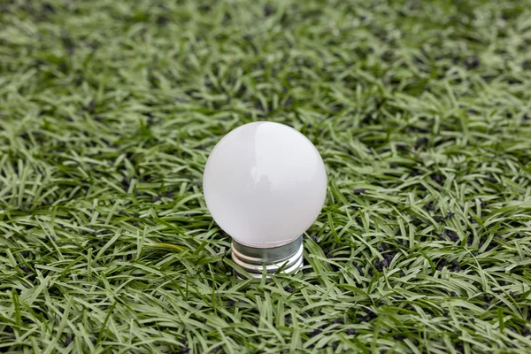 Lamp in groene gras — Stockfoto