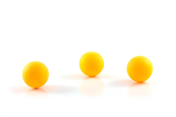 Tenis de mesa bola naranja aislado — Foto de Stock