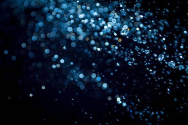 siyah arka plan üzerinde renkli bokeh