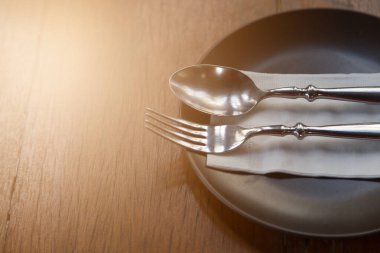 Ahşap kaplamalı çatal kaşık