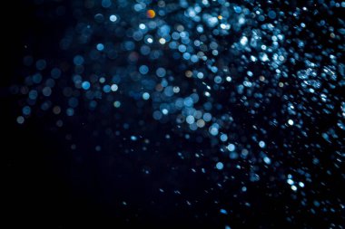 siyah arka plan üzerinde renkli bokeh