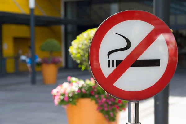 Não Fumar Sinal Com Fundo Bokeh — Fotografia de Stock