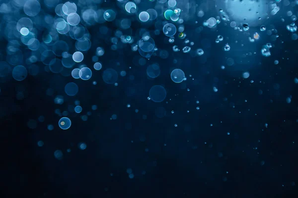 Голубой Боке Воды Легким Фоном — стоковое фото
