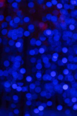 Siyah arkaplanda mavi bokeh