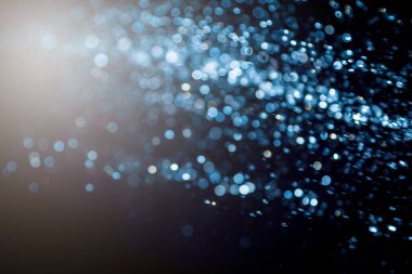 siyah arka plan üzerinde renkli bokeh