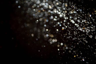 siyah arka plan üzerinde renkli bokeh