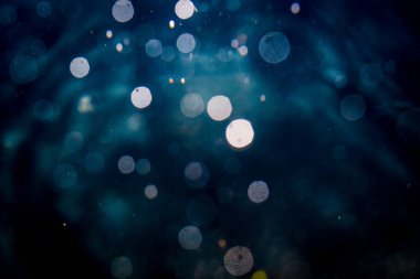 Siyah arka plan üzerinde ışık bokeh bulanıklık