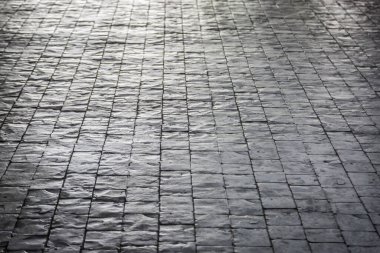 Arka plan için eski gri parlak taş parçalarından yapılmış yol