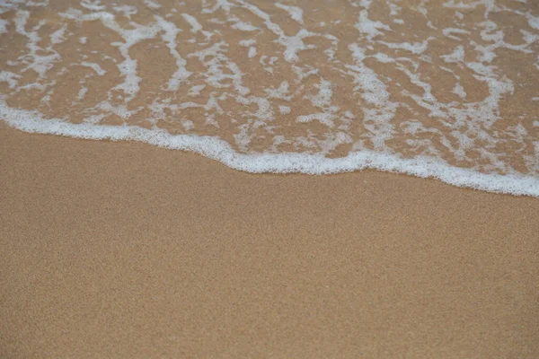 Spiaggia Sabbia Onde Dell Oceano Sfondo — Foto Stock