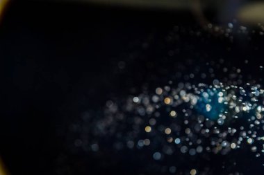 siyah arka plan üzerinde renkli bokeh