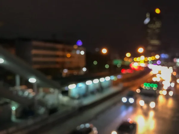 夜の街の交通事情のせいで — ストック写真
