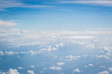 Bulutlu mavi gökyüzü