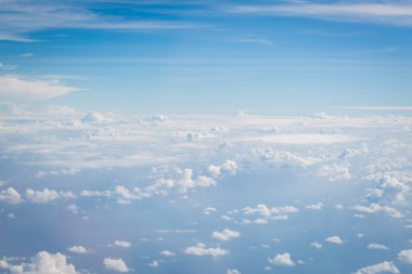 Bulutlu mavi gökyüzü