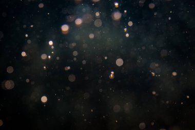 Siyah arka plan üzerinde ışık bokeh bulanıklık