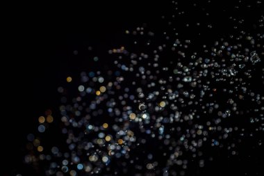 siyah arka plan üzerinde renkli bokeh