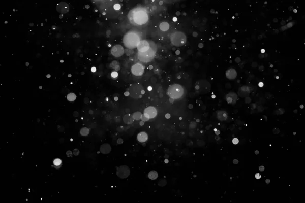 黒い背景に光のぼかしボケ — ストック写真