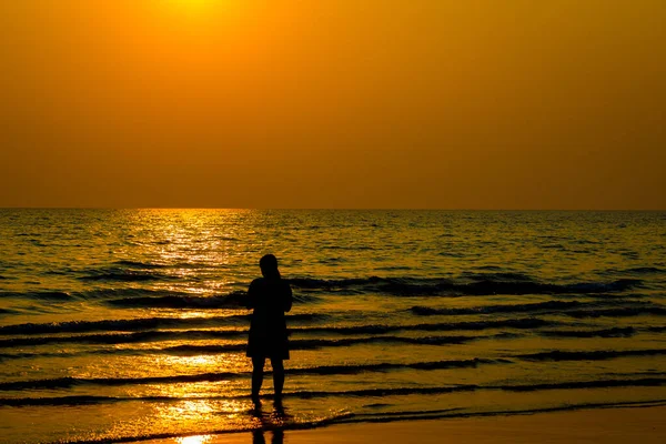 Gli Amanti Del Silenzio Spiaggia Prima Del Tramonto Sfondo — Foto Stock