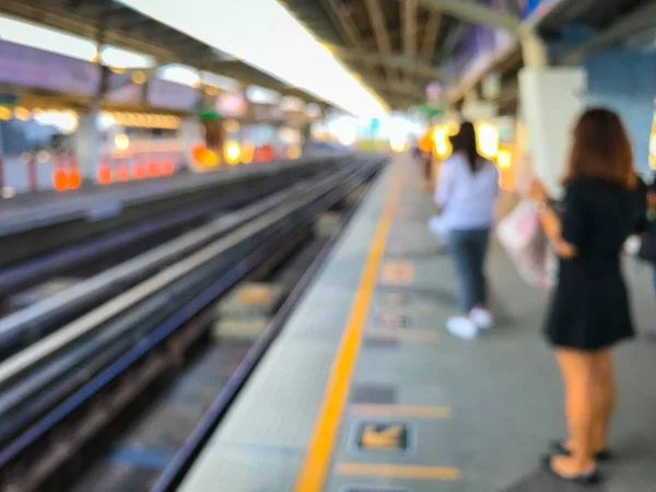 Homályos Kép Vasútállomásról Naplemente Előtt Bts Skytrain Bangkokban Thaiföld — Stock Fotó