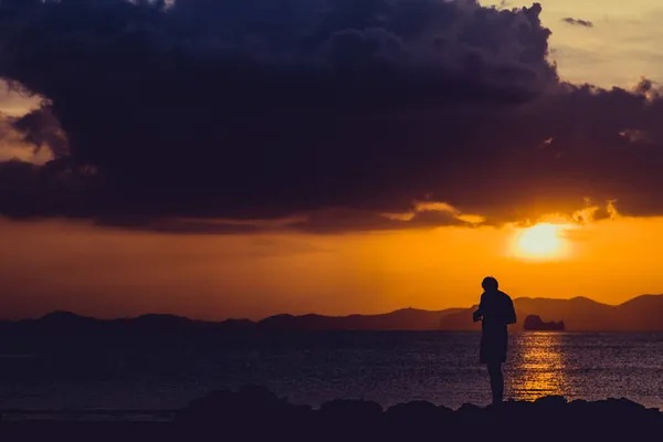 Siluate Lonely Man Beach Sunset Background — Stock Photo, Image
