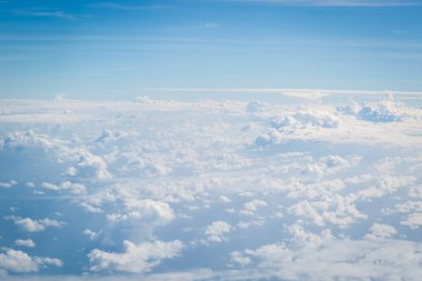 Bulutlu mavi gökyüzü