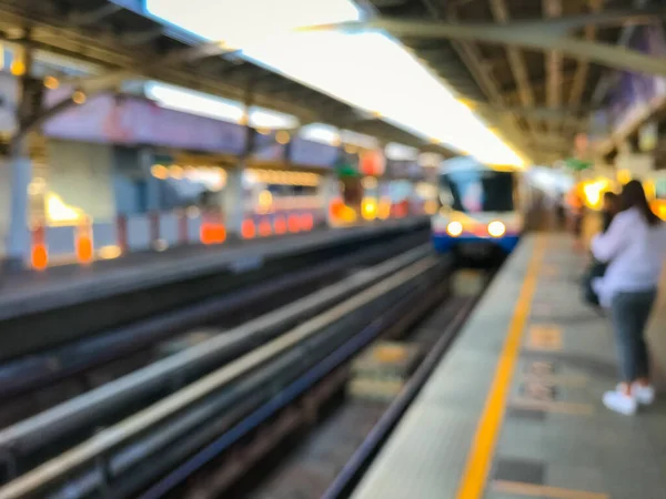 Homályos Kép Vasútállomásról Naplemente Előtt Bts Skytrain Bangkokban Thaiföld — Stock Fotó