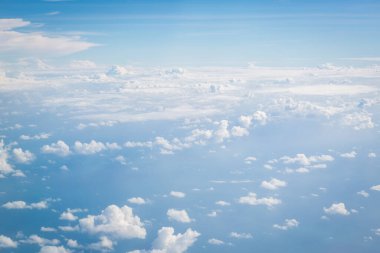 Bulutlu mavi gökyüzü