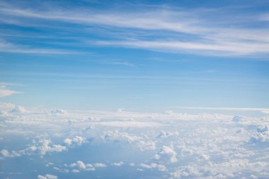 Bulutlu mavi gökyüzü