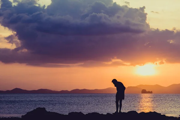 Siluate Lonely Man Beach Sunset Background — Stock Photo, Image