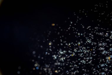 siyah arka plan üzerinde renkli bokeh