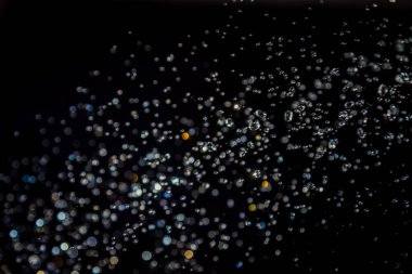 siyah arka plan üzerinde renkli bokeh