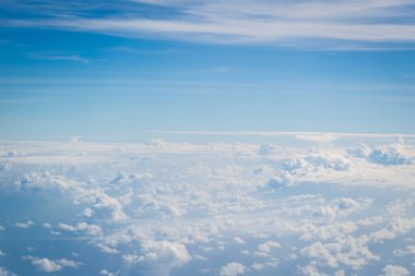 Bulutlu mavi gökyüzü