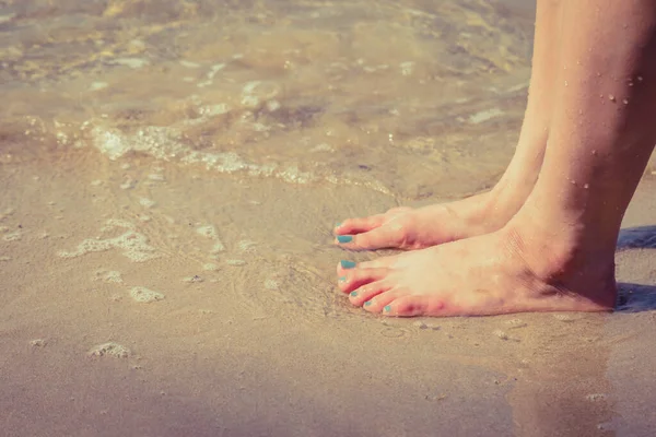 Woman Foot Sand Beach Sea Water Background — Stock Photo, Image