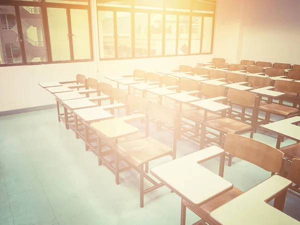 Holzstühle Hintergrund Des Klassenzimmers — Stockfoto