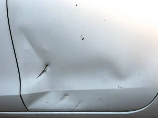 自動車事故 自動車の背景に損傷 — ストック写真