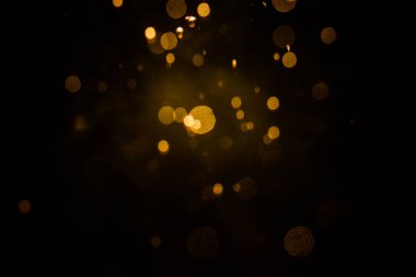 Siyah arkaplanda soyut bulanık bokeh