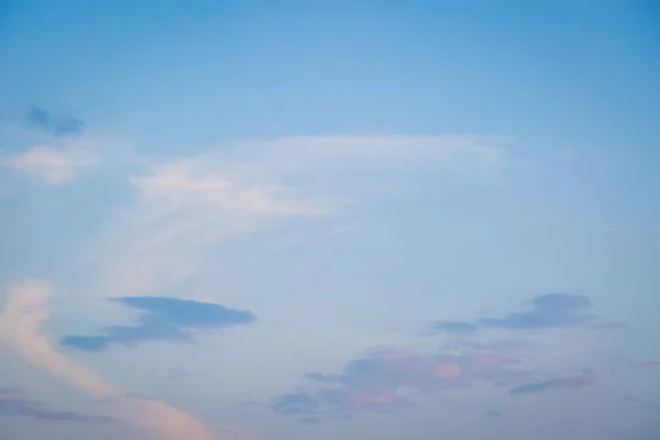 日没前の空と雲背景 — ストック写真