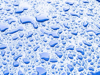 Mavi arkaplanda su damlası