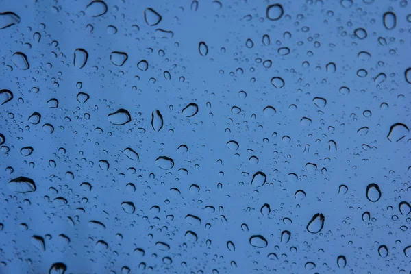 雨の日のガラスに水滴 — ストック写真