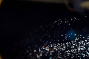 siyah arka plan üzerinde renkli bokeh