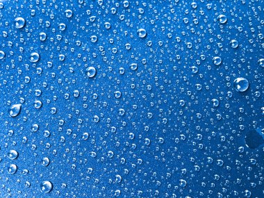 Mavi arkaplanda su damlası