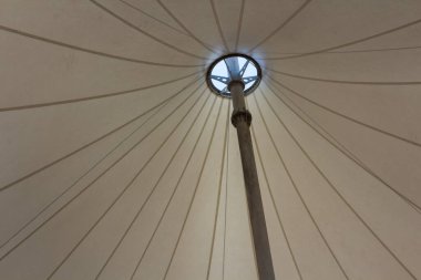 İç beyaz şemsiye arkaplanını kapat